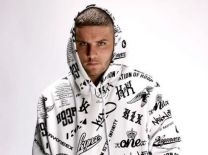 https://www.showbiz.cz/public/files/gallery/thumb/90/9059ceb58214f5cc53c85ce2f57ab5b71312560526_new.jpg